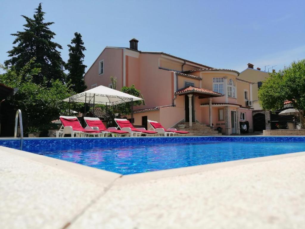 Giovanna Boutique Rooms & Pool Пула Экстерьер фото