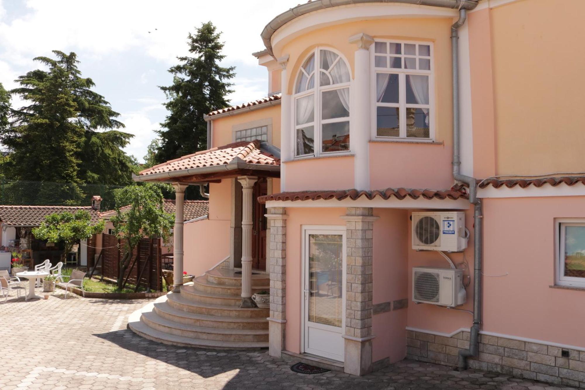 Giovanna Boutique Rooms & Pool Пула Экстерьер фото